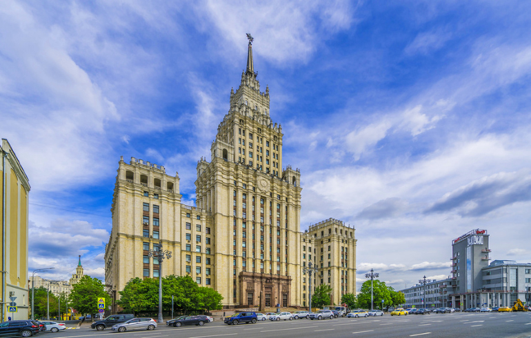 Достопримечательности Москвы. Административно-жилое здание возле «Красных Ворот»